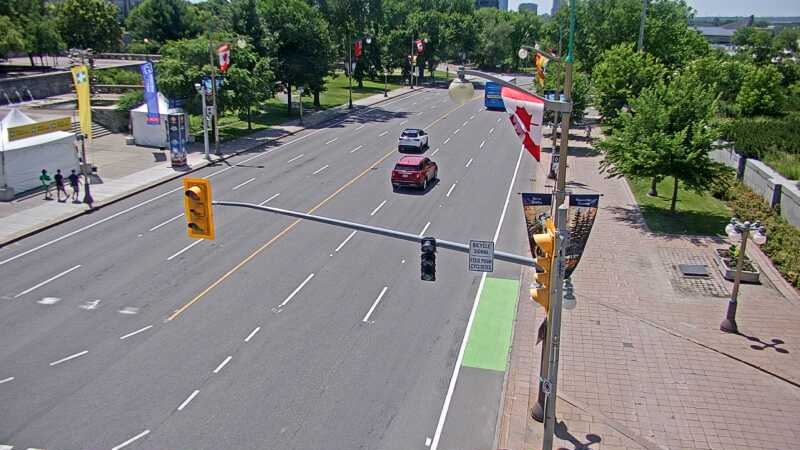 Traffic camera image at 2025-06-30 17:40:46