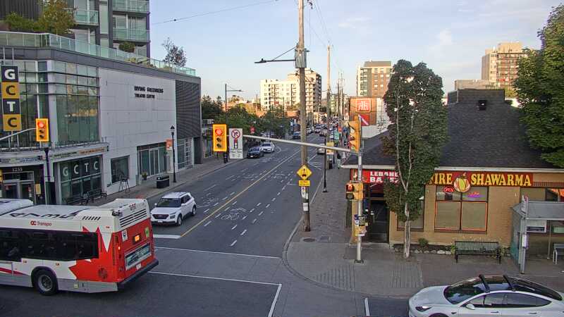 Traffic camera image at 2025-09-17 22:10:42
