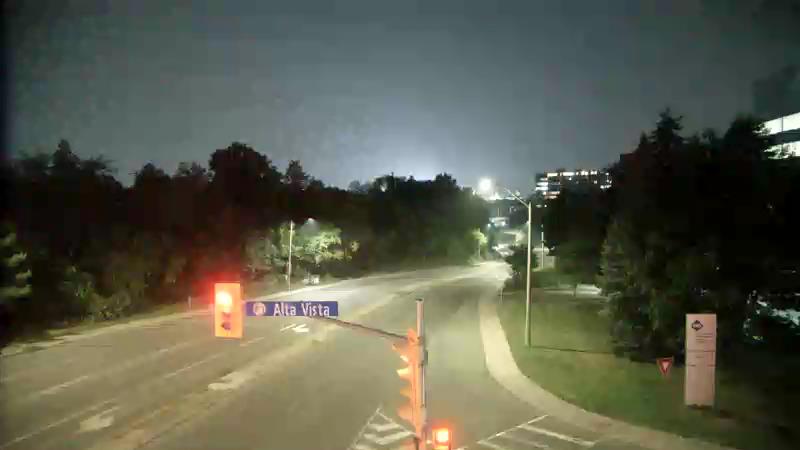 Traffic camera image at 2025-08-04 01:35:45