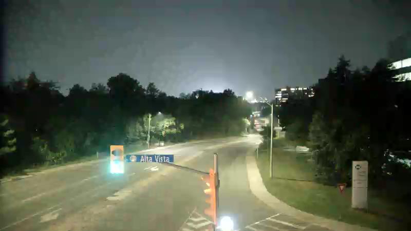 Traffic camera image at 2025-08-04 01:40:43