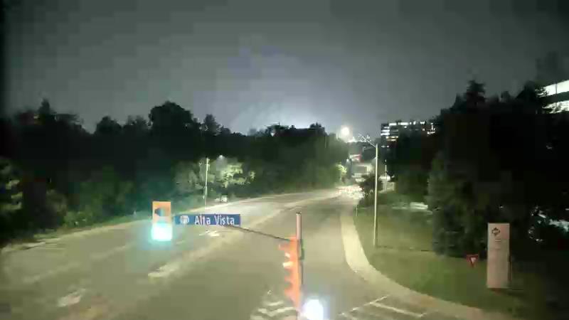 Traffic camera image at 2025-08-04 02:10:40