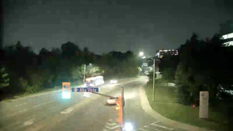 Traffic camera image at 2025-08-04 02:25:44