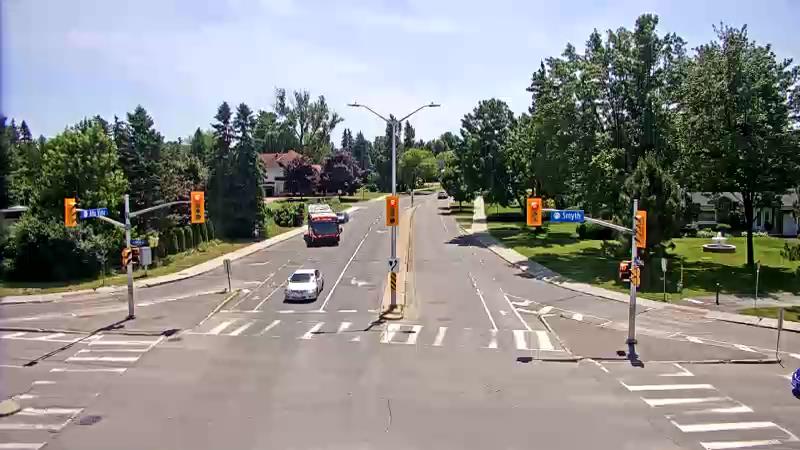 Traffic camera image at 2025-06-30 17:37:23