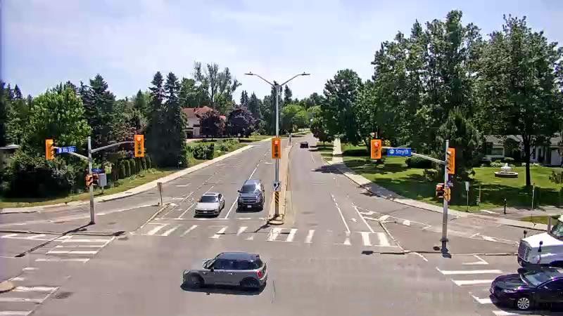 Traffic camera image at 2025-06-30 17:40:47
