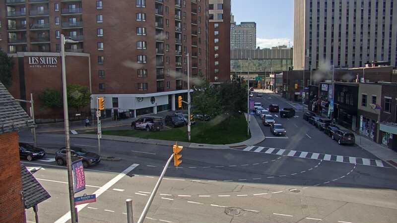 Traffic camera image at 2025-09-14 17:35:43