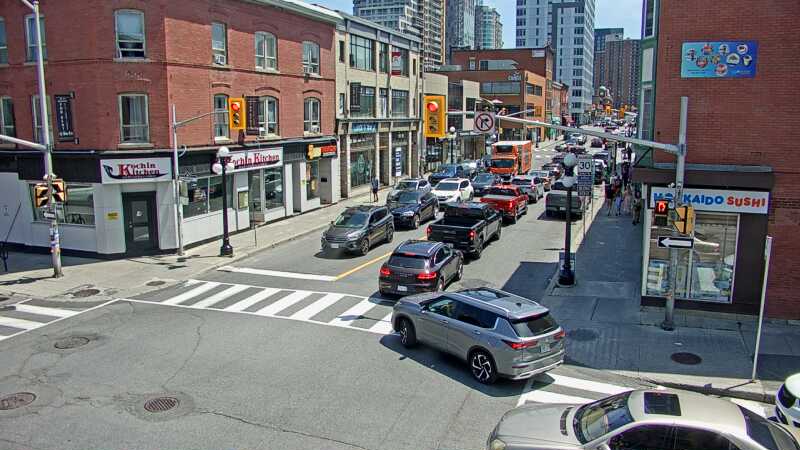 Traffic camera image at 2025-06-30 17:40:47