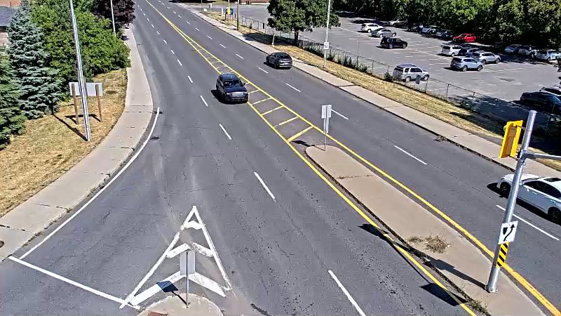 Traffic camera image at 2025-08-24 15:25:46