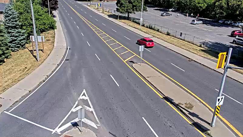 Traffic camera image at 2025-08-24 15:40:46