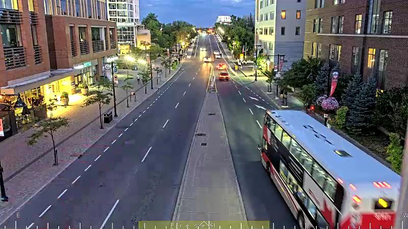 Traffic camera image at 2025-08-25 00:15:47