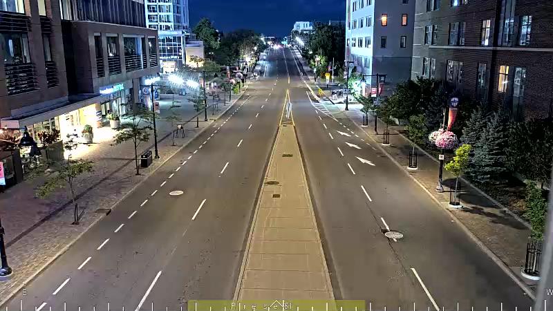 Traffic camera image at 2025-08-25 00:30:44