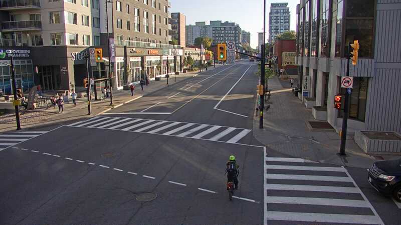 Traffic camera image at 2025-09-18 12:05:42