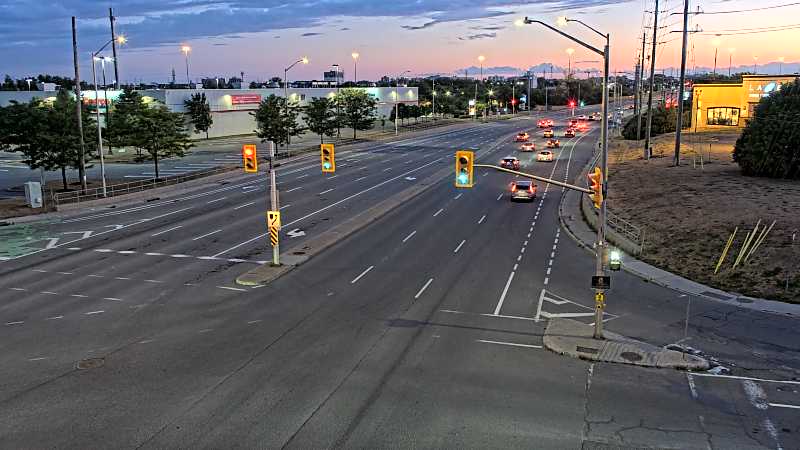 Traffic camera image at 2025-08-25 00:15:47