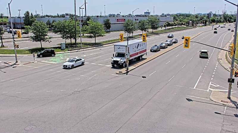 Traffic camera image at 2025-06-30 18:05:52