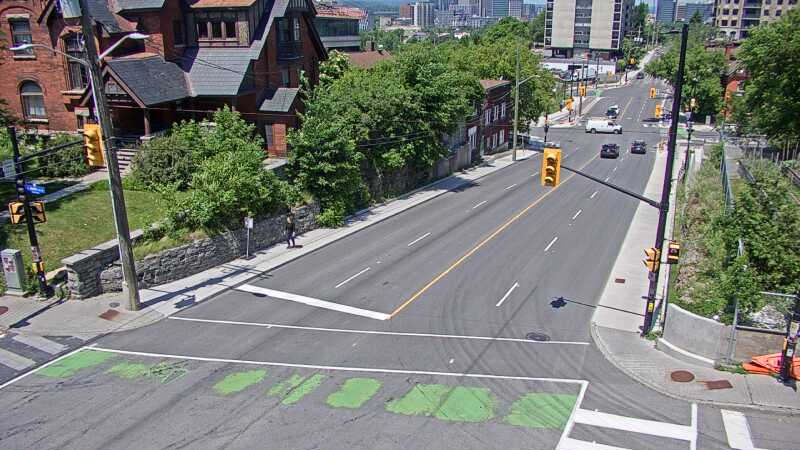 Traffic camera image at 2025-06-30 16:37:04