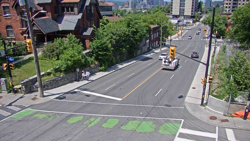 Traffic camera image at 2025-06-30 17:10:15