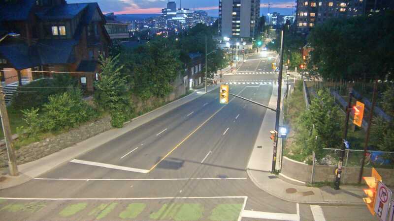 Traffic camera image at 2025-07-06 01:30:23