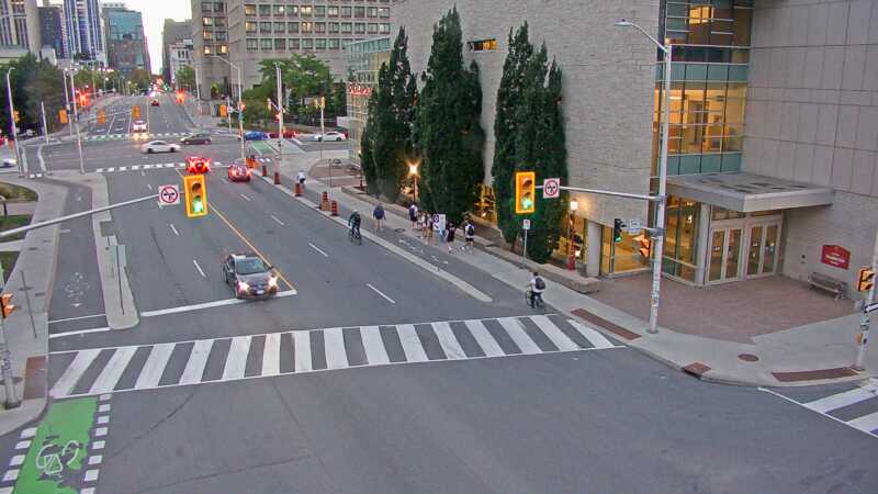Traffic camera image at 2025-08-25 00:00:47