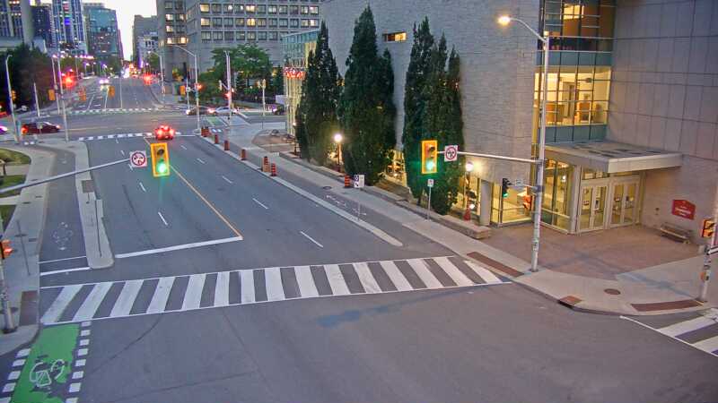 Traffic camera image at 2025-08-25 00:10:47