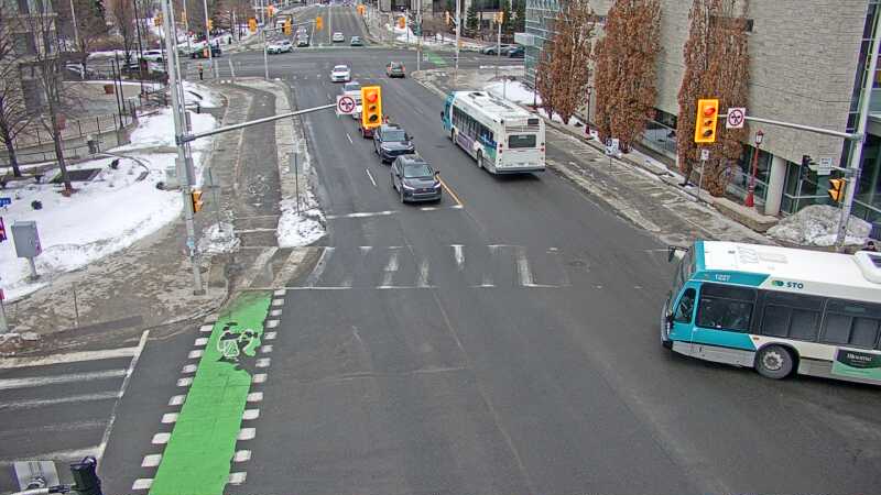 Traffic camera image at 2025-03-09 13:30:32