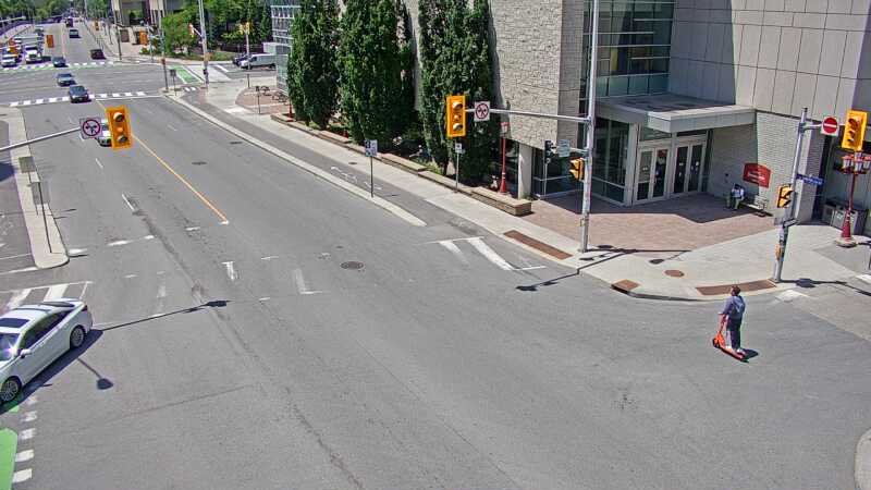 Traffic camera image at 2025-06-30 17:05:56