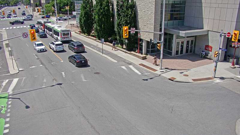 Traffic camera image at 2025-06-30 17:11:02