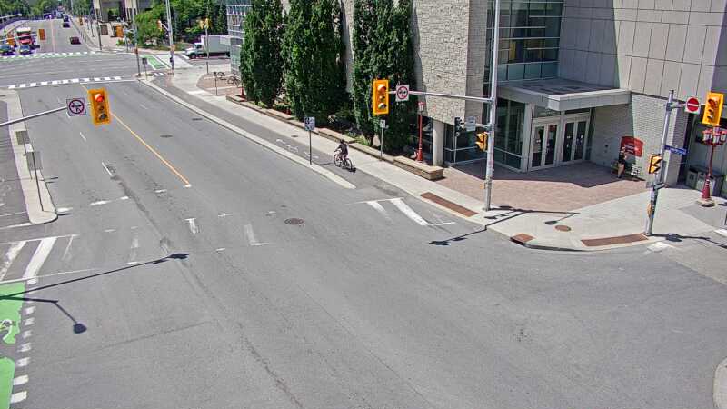 Traffic camera image at 2025-06-30 17:16:03