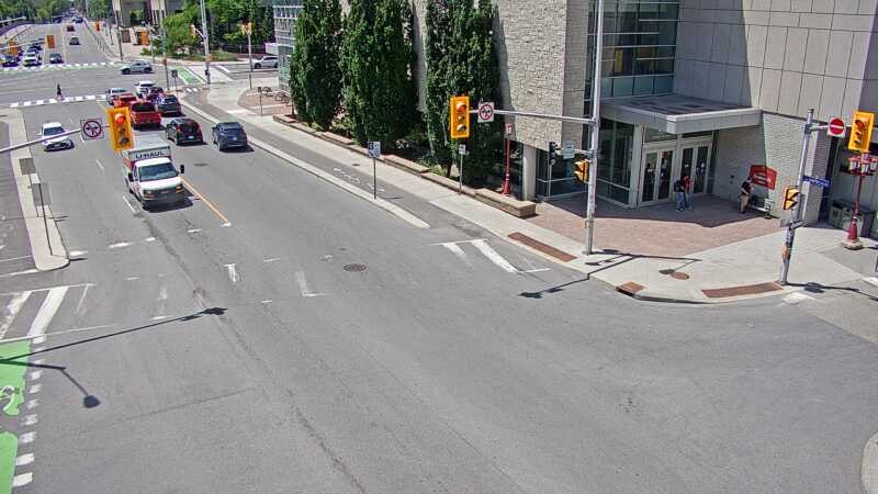Traffic camera image at 2025-06-30 17:20:59