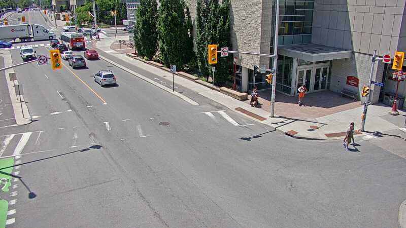 Traffic camera image at 2025-06-30 17:40:51