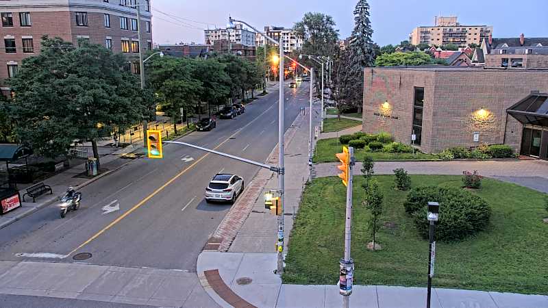 Traffic camera image at 2025-07-04 01:10:43