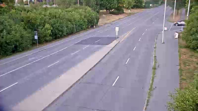 Traffic camera image at 2025-08-25 00:00:48