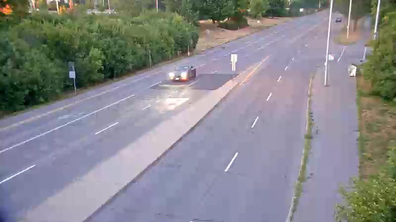Traffic camera image at 2025-08-25 00:10:47