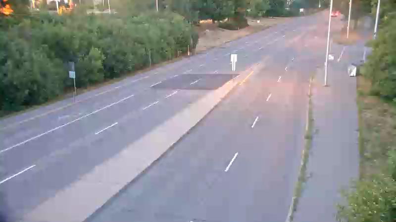 Traffic camera image at 2025-08-25 00:15:49