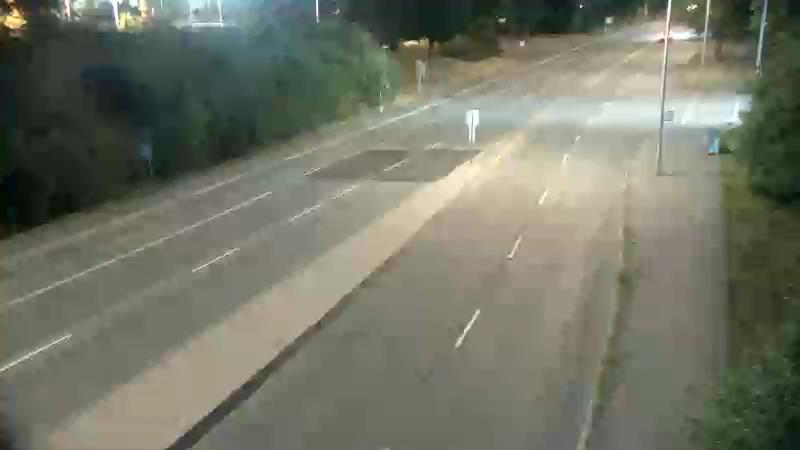 Traffic camera image at 2025-08-25 00:35:45