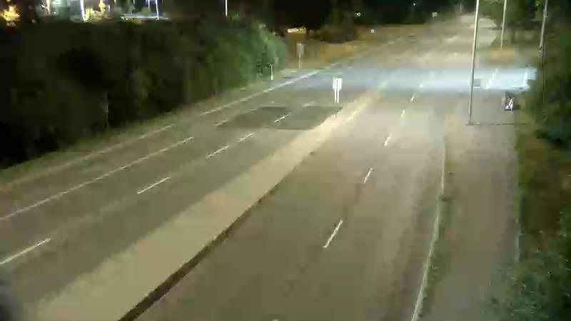 Traffic camera image at 2025-08-25 04:00:46