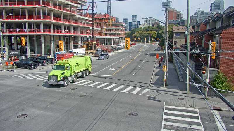Traffic camera image at 2025-09-17 16:25:05