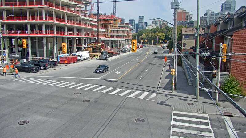 Traffic camera image at 2025-09-17 16:35:05