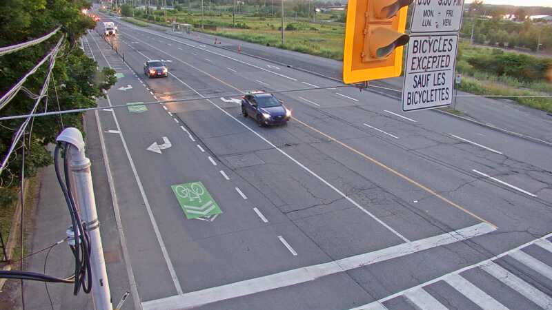 Traffic camera image at 2025-07-04 01:00:25
