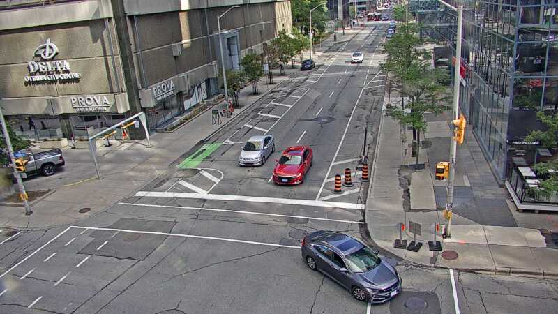 Traffic camera image at 2025-08-24 14:20:08
