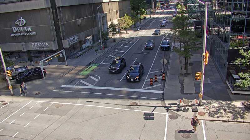 Traffic camera image at 2025-08-24 15:30:12