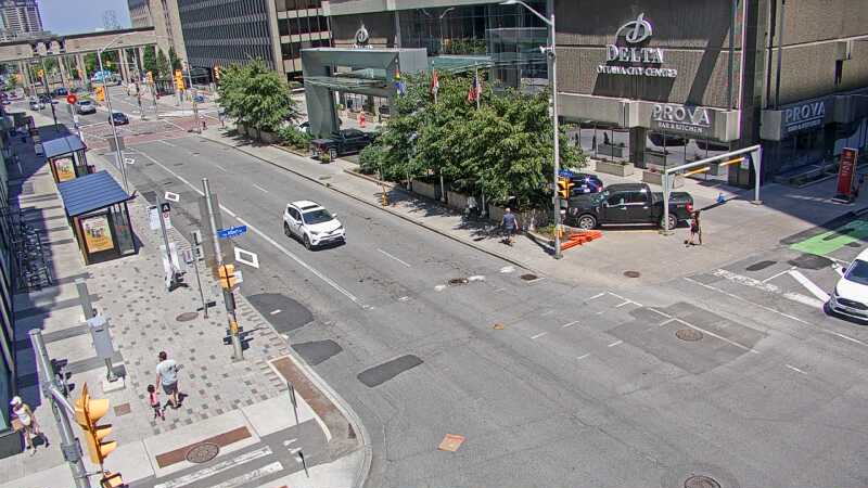 Traffic camera image at 2025-06-30 16:37:04