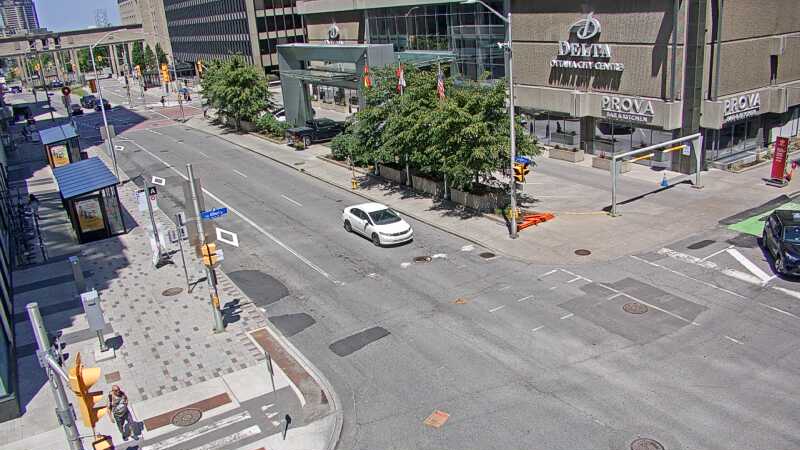 Traffic camera image at 2025-06-30 17:05:16