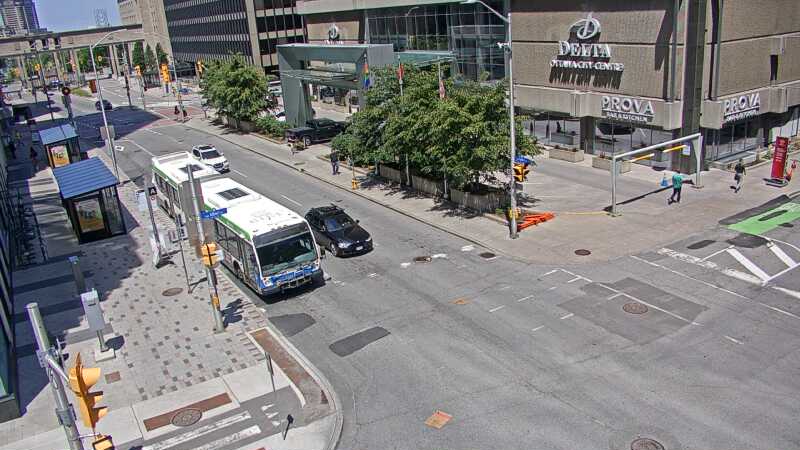 Traffic camera image at 2025-06-30 17:10:16