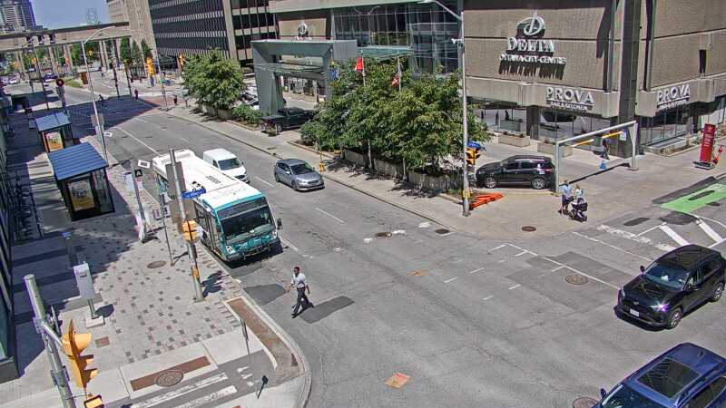 Traffic camera image at 2025-06-30 17:15:18