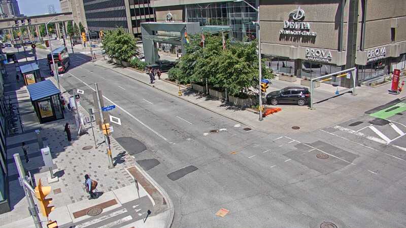 Traffic camera image at 2025-06-30 17:20:19