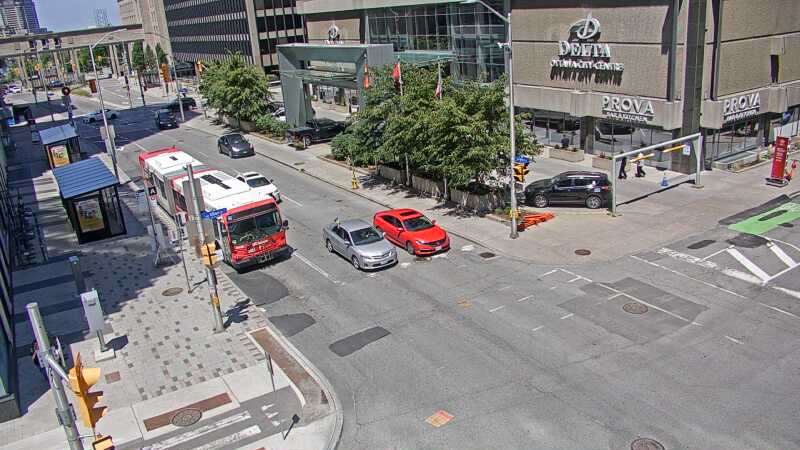 Traffic camera image at 2025-06-30 17:25:17