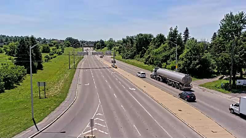 Traffic camera image at 2025-06-30 17:16:05