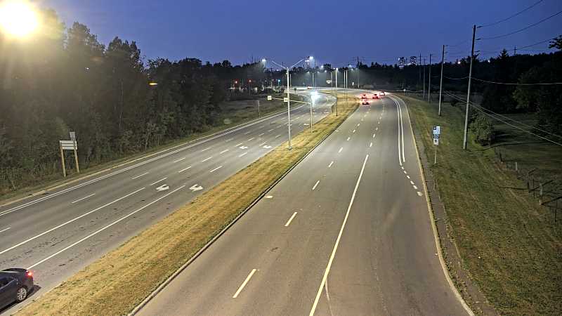 Traffic camera image at 2025-08-04 01:05:44