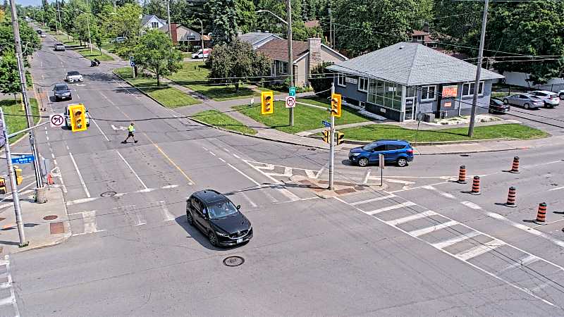 Traffic camera image at 2025-06-04 15:02:10