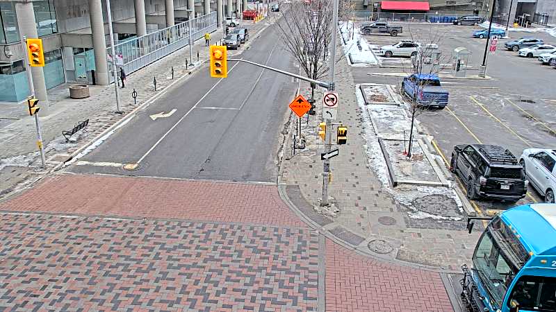 Traffic camera image at 2025-03-09 13:37:10