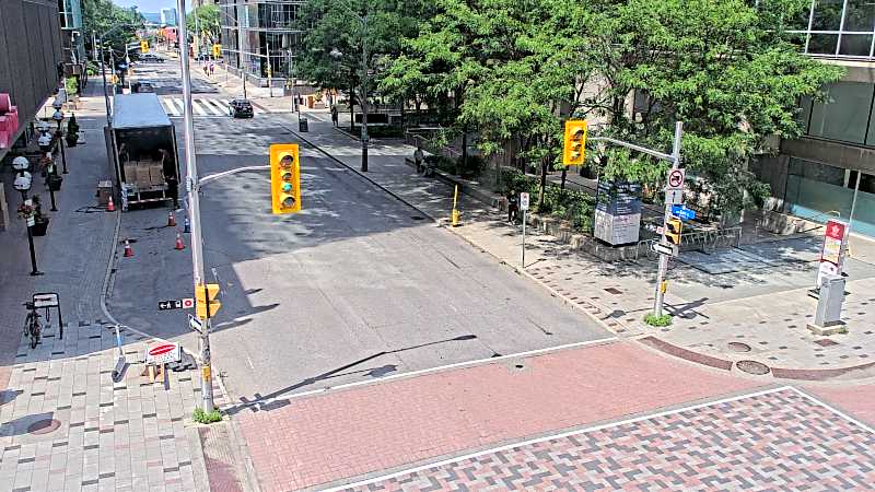 Traffic camera image at 2025-06-30 18:15:52